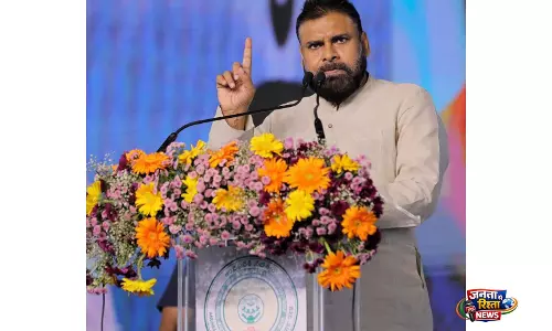 लोकसभा में महिला आरक्षण बिल के विफल होने के बाद AP के डिप्टी CM पवन कल्याण ने विपक्ष पर साधा निशाना लोकसभा में महिला आरक्षण बिल के विफल होने के बाद AP के डिप्टी CM पवन कल्याण ने विपक्ष पर साधा निशाना