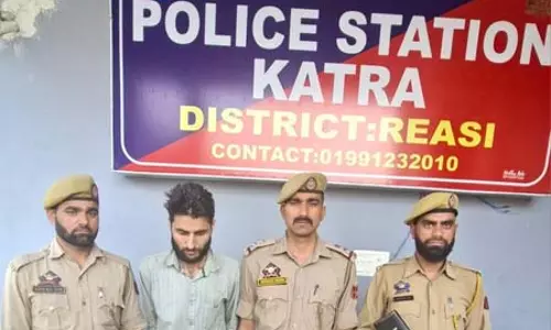 रियासी पुलिस ने नशा तस्करों पर कसा शिकंजा, एसएमवीडी ट्रैक पर हेरोइन के साथ आरोपी गिरफ्तार रियासी पुलिस ने नशा तस्करों पर कसा शिकंजा, एसएमवीडी ट्रैक पर हेरोइन के साथ आरोपी गिरफ्तार