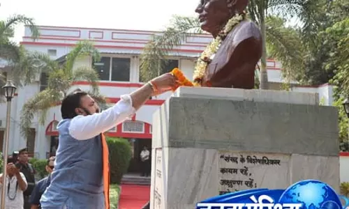 पटना में कर्पूरी ठाकुर को श्रद्धांजलि, सीएम सम्राट चौधरी ने संग्रहालय का किया निरीक्षण पटना में कर्पूरी ठाकुर को श्रद्धांजलि, सीएम सम्राट चौधरी ने संग्रहालय का किया निरीक्षण