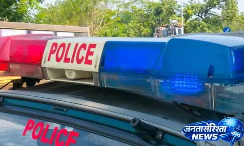Delhi में कारोबारी परिवार को घरेलू सहायक ने बंधक बनाया, 25 लाख रुपये के गहने लूटे Delhi में कारोबारी परिवार को घरेलू सहायक ने बंधक बनाया, 25 लाख रुपये के गहने लूटे