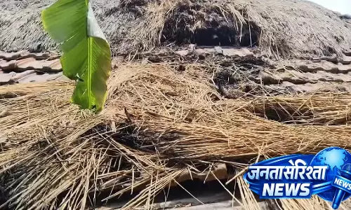 Trinamool कार्यकर्ता के घर में आग लगी, चुनाव का खतरा Trinamool कार्यकर्ता के घर में आग लगी, चुनाव का खतरा