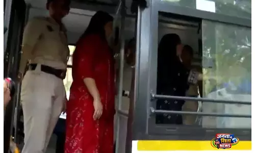 Delhi में प्रदर्शन के दौरान पुलिस की कार्रवाई Delhi में प्रदर्शन के दौरान पुलिस की कार्रवाई