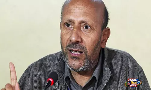 Baramulla के सांसद इंजीनियर राशिद ने अपने बीमार पिता से मिलने के लिए अंतरिम ज़मानत मांगी Baramulla के सांसद इंजीनियर राशिद ने अपने बीमार पिता से मिलने के लिए अंतरिम ज़मानत मांगी