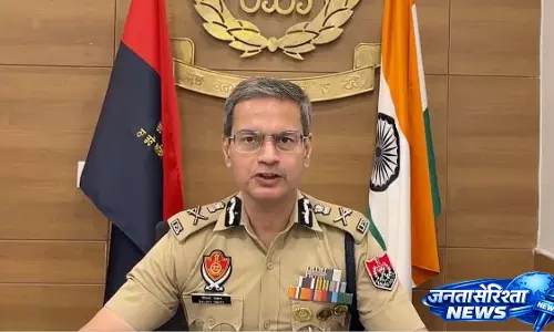 Punjab Police ने 64.6 किलोग्राम हेरोइन जब्त की, सीमा पार से नशीली दवाओं की तस्करी में दो को गिरफ्तार किया Punjab Police ने 64.6 किलोग्राम हेरोइन जब्त की, सीमा पार से नशीली दवाओं की तस्करी में दो को गिरफ्तार किया
