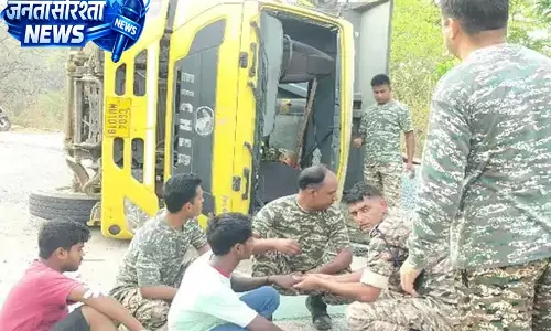 कोंडागांव में पुसपालघाट के पास डंपर पलटा, तीन घायल