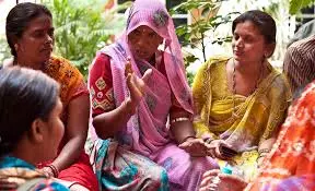 जब महिलाएं नेतृत्व करती हैं जब महिलाएं नेतृत्व करती हैं