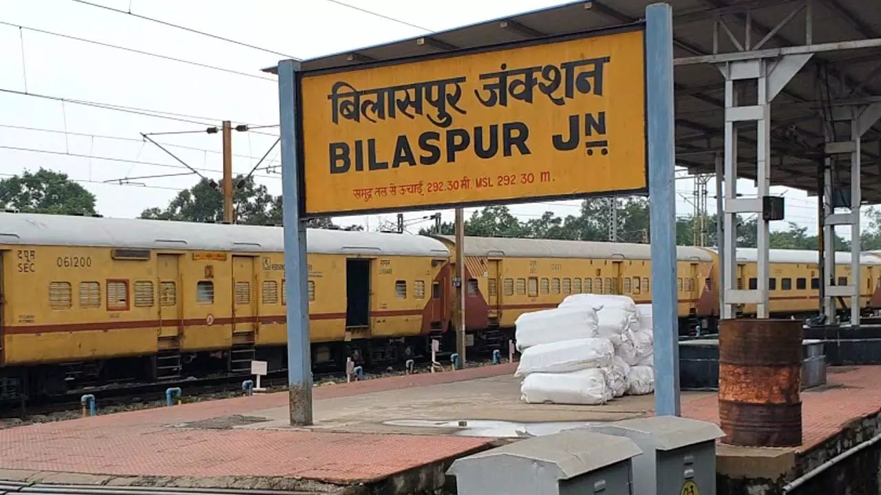 दूसरे राज्य में कार्यरत वोटरों के लिए रेलवे चला रही स्पेशल ट्रेन दूसरे राज्य में कार्यरत वोटरों के लिए रेलवे चला रही स्पेशल ट्रेन