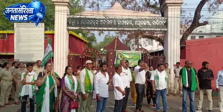 छात्र की मौत पर Mayurbhanj बंद से सामान्य जनजीवन बाधित छात्र की मौत पर Mayurbhanj बंद से सामान्य जनजीवन बाधित