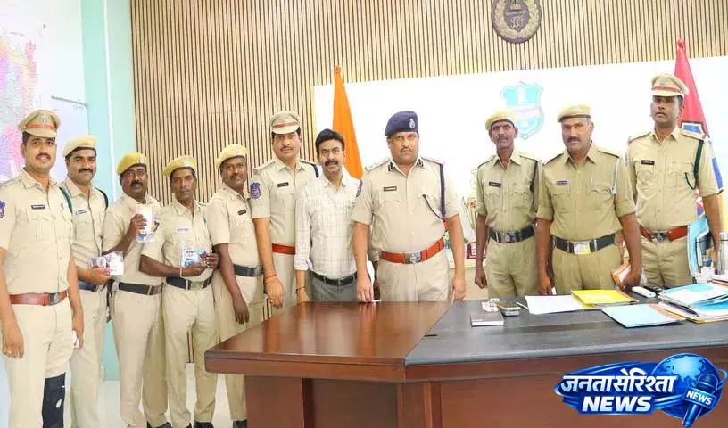 मेडक Home Guards को तमिलनाडु चुनाव से पहले किट दी गईं मेडक Home Guards को तमिलनाडु चुनाव से पहले किट दी गईं