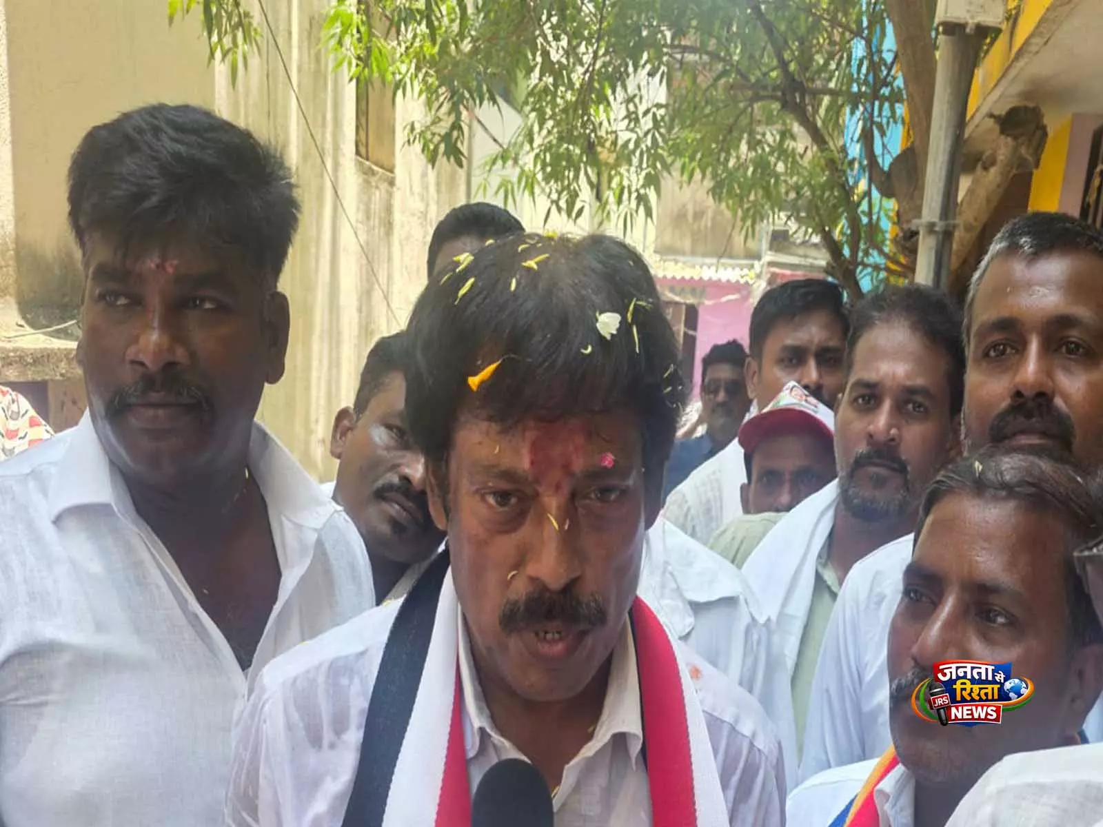 AIADMK के VN रवि ने स्टालिन पर साधा निशाना, राहुल गांधी के दौरे की आलोचना की AIADMK के VN रवि ने स्टालिन पर साधा निशाना, राहुल गांधी के दौरे की आलोचना की