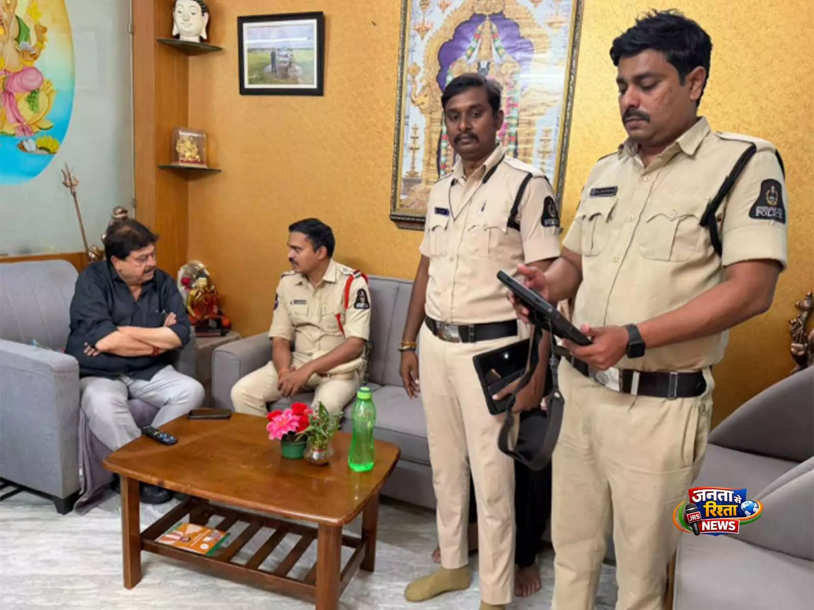 महिला आरक्षण विधेयक को लेकर विरोध प्रदर्शन से पहले तेलंगाना BJP प्रमुख रामचंद्र राव को नज़रबंद किया गया महिला आरक्षण विधेयक को लेकर विरोध प्रदर्शन से पहले तेलंगाना BJP प्रमुख रामचंद्र राव को नज़रबंद किया गया