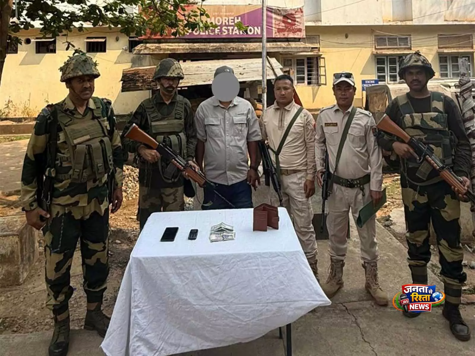 भारत-म्यांमार सीमा के पास KYKL-SOREPA काडर गिरफ्तार; म्यांमार की मुद्रा और मोबाइल फोन जब्त: मणिपुर पुलिस भारत-म्यांमार सीमा के पास KYKL-SOREPA काडर गिरफ्तार; म्यांमार की मुद्रा और मोबाइल फोन जब्त: मणिपुर पुलिस