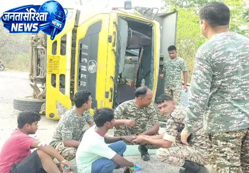 कोंडागांव में पुसपालघाट के पास डंपर पलटा, तीन घायल कोंडागांव में पुसपालघाट के पास डंपर पलटा, तीन घायल