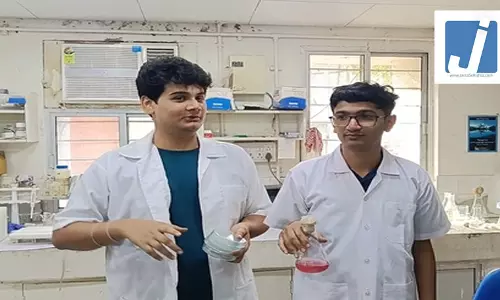छात्रों का कमाल: समुद्र के पानी से ढूंढ निकाला ऐसा बैक्टीरिया, जो खुद पैदा करता है रोशनी छात्रों का कमाल: समुद्र के पानी से ढूंढ निकाला ऐसा बैक्टीरिया, जो खुद पैदा करता है रोशनी