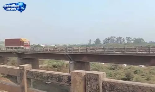 पल्सर सवार की हाइवा के नीचे आने से मौत, दुर्ग खारुन नदी ब्रिज में हुआ हादसा पल्सर सवार की हाइवा के नीचे आने से मौत, दुर्ग खारुन नदी ब्रिज में हुआ हादसा