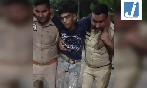 बच्ची से दुष्कर्म करने वाले चोर के दोनों पैरों में पुलिस ने मारी गोली