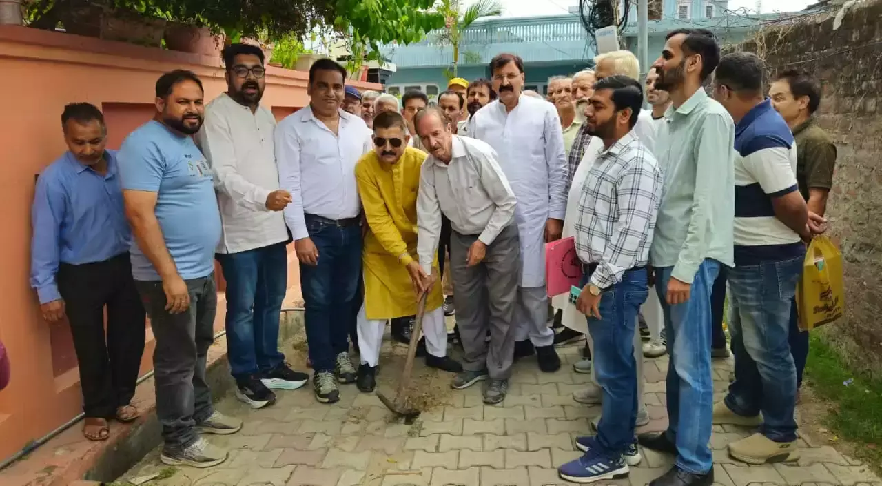 Jammu: जम्मू पश्चिम में 45 लाख से लेन-ड्रेन कार्य शुरू Jammu: जम्मू पश्चिम में 45 लाख से लेन-ड्रेन कार्य शुरू