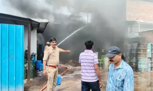 Bareilly: परसाखेड़ा में फैक्ट्री हादसा, नुकसान भारी Bareilly: परसाखेड़ा में फैक्ट्री हादसा, नुकसान भारी