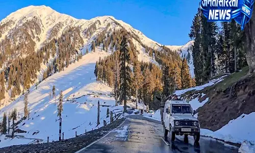 Srinagar: कश्मीर में बर्फबारी और बारिश से तापमान गिरा Srinagar: कश्मीर में बर्फबारी और बारिश से तापमान गिरा