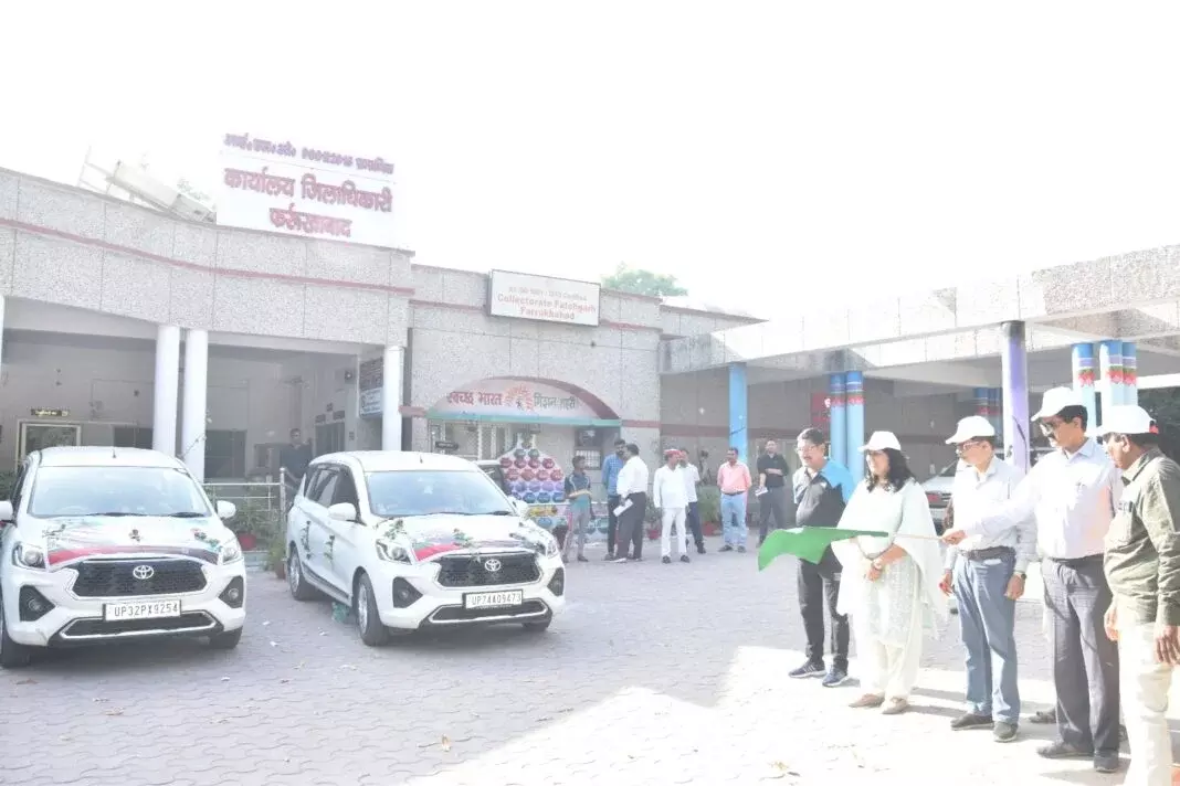 Farrukhabad: फर्रुखाबाद से 10 भक्तों का सोमनाथ यात्रा प्रस्थान