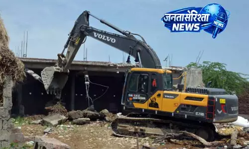 Jammu: ड्रग तस्करों की करोड़ों की संपत्तियां नष्ट Jammu: ड्रग तस्करों की करोड़ों की संपत्तियां नष्ट