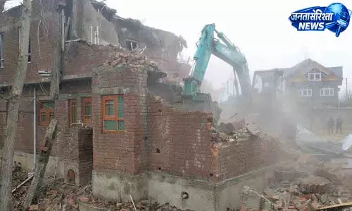 Jammu में ड्रग तस्कर की संपत्ति पर कार्रवाई, ध्वस्त