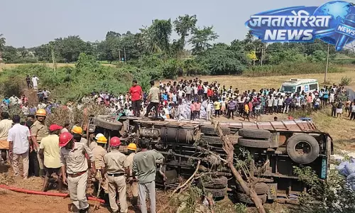 Danapur, होसपेट के पास सीरियल एक्सीडेंट: दो लोगों की मौके पर ही मौत 20 घायल Danapur, होसपेट के पास सीरियल एक्सीडेंट: दो लोगों की मौके पर ही मौत 20 घायल