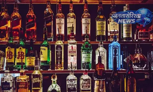 शराब के शौकीनों के लिए बड़ा झटका: Government शराब की मात्रा के आधार पर टैक्स लगाने जा रही शराब के शौकीनों के लिए बड़ा झटका: Government शराब की मात्रा के आधार पर टैक्स लगाने जा रही