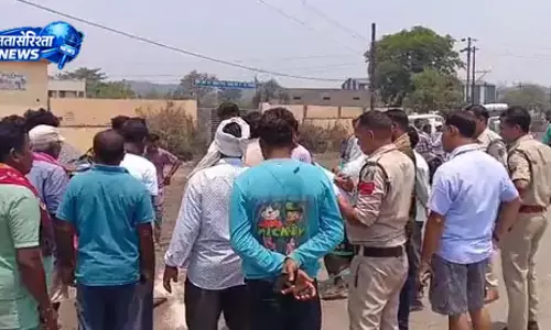 दादा-पोती को तेज रफ्तार ट्रेलर ने रौंदा, एक की मौत दादा-पोती को तेज रफ्तार ट्रेलर ने रौंदा, एक की मौत