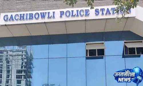 हैदराबाद Constable ने गाचीबोवली में चोरी की एक्टिवा के लिए आदमी को पीटा हैदराबाद Constable ने गाचीबोवली में चोरी की एक्टिवा के लिए आदमी को पीटा