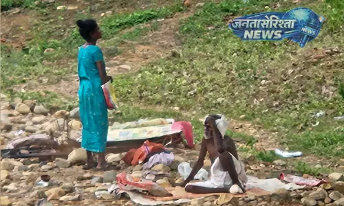 Kerala : बावली नदी के किनारे कैंपिंग करने वाले लोगों की संख्या बढ़ी Kerala : बावली नदी के किनारे कैंपिंग करने वाले लोगों की संख्या बढ़ी