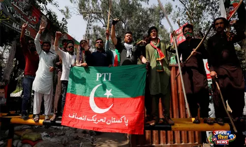 PTI ने पाक सरकार पर आर्थिक कुप्रबंधन का आरोप लगाया