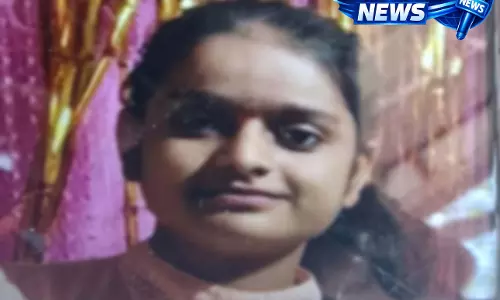 23 वर्षीय युवती ने फांसी लगाकर की खुदकुशी, गांव में शोक का माहौल 23 वर्षीय युवती ने फांसी लगाकर की खुदकुशी, गांव में शोक का माहौल