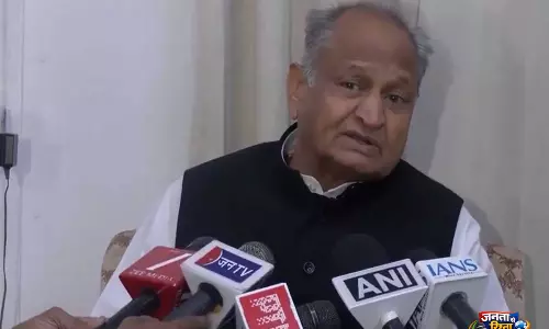 गहलोत ने PM मोदी पर आचार संहिता उल्लंघन का आरोप लगाया गहलोत ने PM मोदी पर आचार संहिता उल्लंघन का आरोप लगाया