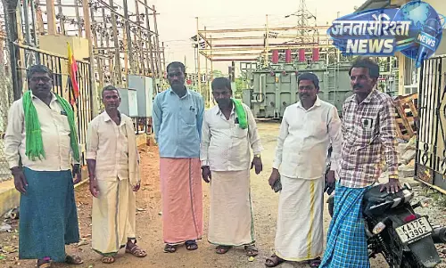 Karnataka : बिजली ट्रांसफार्मर को दूसरी जगह न ले जाने की मांग Karnataka : बिजली ट्रांसफार्मर को दूसरी जगह न ले जाने की मांग