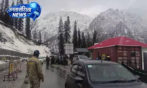 Kashmir: बर्फीली मुश्किल में फंसे यात्रियों को राजधान दर्रे से बचाया गया