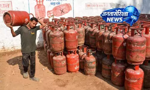 पश्चिम एशिया संघर्ष के बीच भारत में LPG की खपत 13 प्रतिशत घटी पश्चिम एशिया संघर्ष के बीच भारत में LPG की खपत 13 प्रतिशत घटी