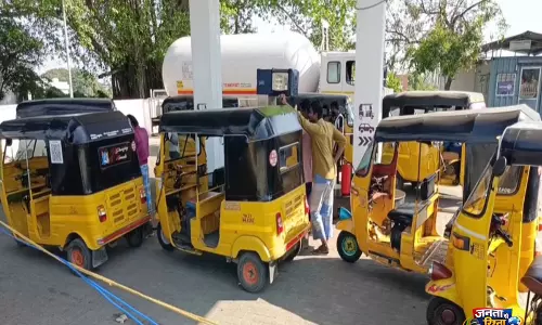 तमिलनाडु: कांचीपुरम में LPG की कमी से ऑटो चालकों को परेशानी, लंबी कतारों से आजीविका प्रभावित