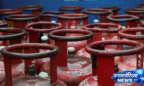 पश्चिम एशिया संघर्ष के बीच भारत में LPG की खपत 13% घटी पश्चिम एशिया संघर्ष के बीच भारत में LPG की खपत 13% घटी