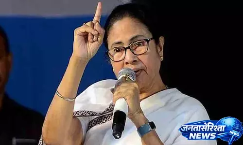 महिलाओं को रोककर डिलिमिटेशन बिल को हराने की केंद्र की साजिश: Mamata Banerjee महिलाओं को रोककर डिलिमिटेशन बिल को हराने की केंद्र की साजिश: Mamata Banerjee