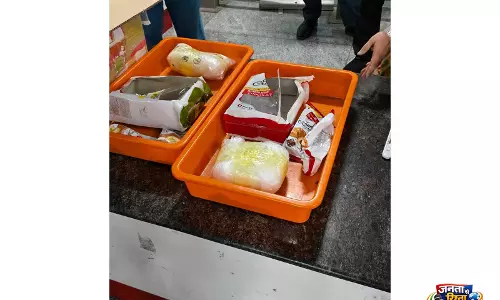कालीकट एयरपोर्ट पर 1.58 करोड़ की Drugs ज़ब्त कालीकट एयरपोर्ट पर 1.58 करोड़ की Drugs ज़ब्त