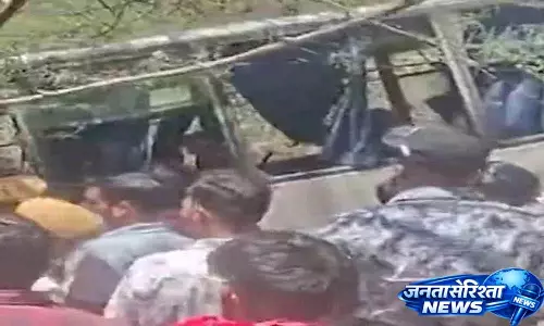 Ajmer: बस खाई में गिरी, दो महिलाओं की मौत, 31 घायल Ajmer: बस खाई में गिरी, दो महिलाओं की मौत, 31 घायल