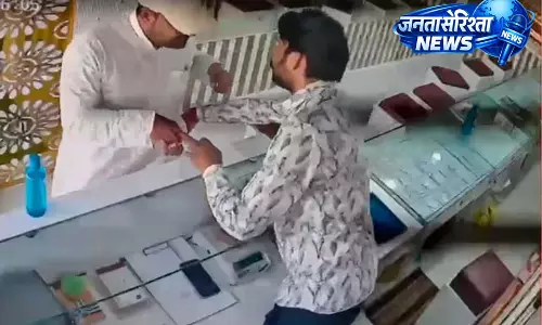 BREAKING: दिनदहाड़े ज्वेलरी दुकान से 12 लाख की चोरी, CCTV में कैद वारदात