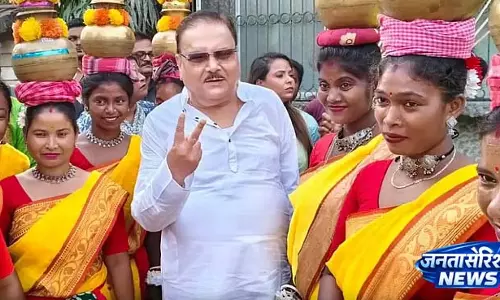 Kamarhati में तीन-तरफ़ा मुकाबला: क्या रंगीन मदन अपनी बढ़त बनाए रख पाएंगे? Kamarhati में तीन-तरफ़ा मुकाबला: क्या रंगीन मदन अपनी बढ़त बनाए रख पाएंगे?
