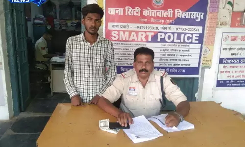 CG: घर से 10 हजार की चोरी, पूर्व कर्मचारी गिरफ्तार, 2 हजार रुपये बरामद CG: घर से 10 हजार की चोरी, पूर्व कर्मचारी गिरफ्तार, 2 हजार रुपये बरामद
