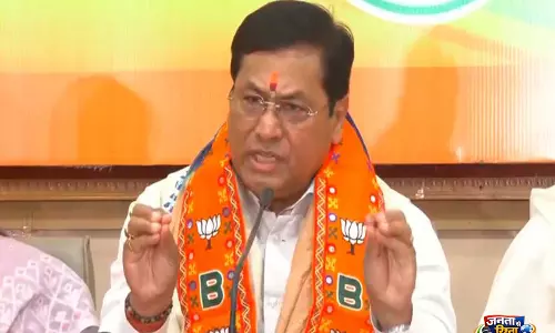 Sonowal ने कांग्रेस और सहयोगियों पर साधा निशाना Sonowal ने कांग्रेस और सहयोगियों पर साधा निशाना