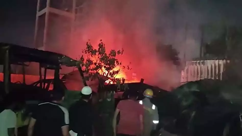 थाना परिसर में लगी आग, जब्त गाड़ियां जलकर खाक थाना परिसर में लगी आग, जब्त गाड़ियां जलकर खाक