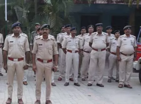 झारखंड में संयुक्त असैनिक सेवा परीक्षा को लेकर प्रशासन अलर्ट, पेपर लीक रोकने के लिए होटलों में की छापेमारी झारखंड में संयुक्त असैनिक सेवा परीक्षा को लेकर प्रशासन अलर्ट, पेपर लीक रोकने के लिए होटलों में की छापेमारी