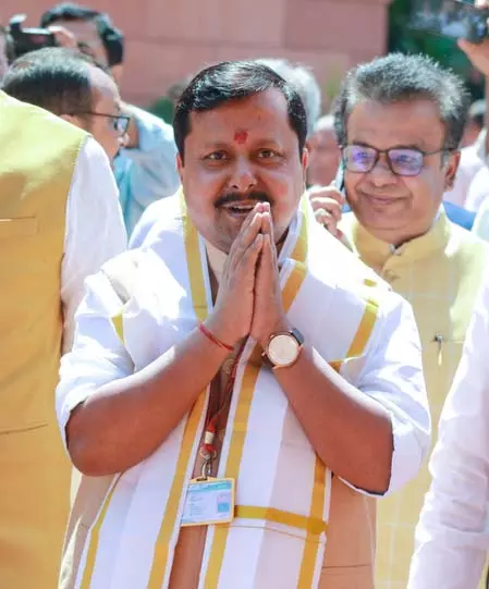 नारी शक्ति वंदन अधिनियम रोककर विपक्ष ने फिर दिखाया महिला विरोधी चेहरा : नितिन नवीन नारी शक्ति वंदन अधिनियम रोककर विपक्ष ने फिर दिखाया महिला विरोधी चेहरा : नितिन नवीन