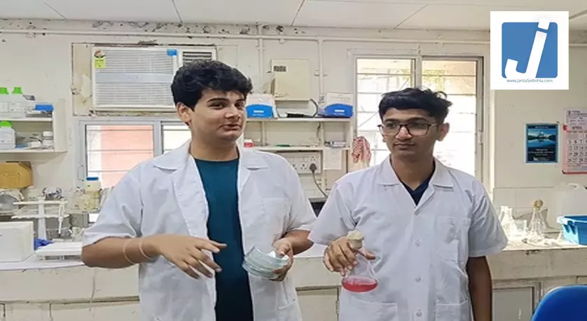 छात्रों का कमाल: समुद्र के पानी से ढूंढ निकाला ऐसा बैक्टीरिया, जो खुद पैदा करता है रोशनी छात्रों का कमाल: समुद्र के पानी से ढूंढ निकाला ऐसा बैक्टीरिया, जो खुद पैदा करता है रोशनी